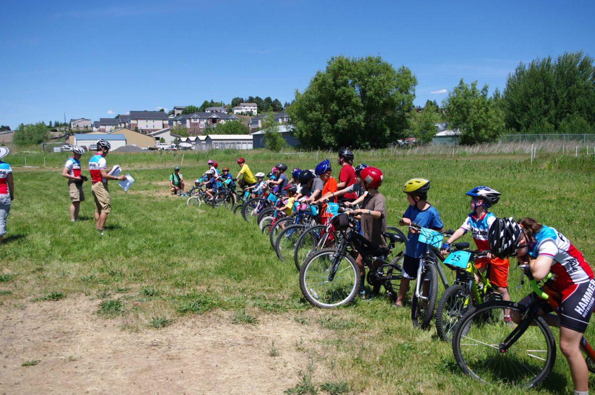 2018 bike clinic - riders lining up for instruction