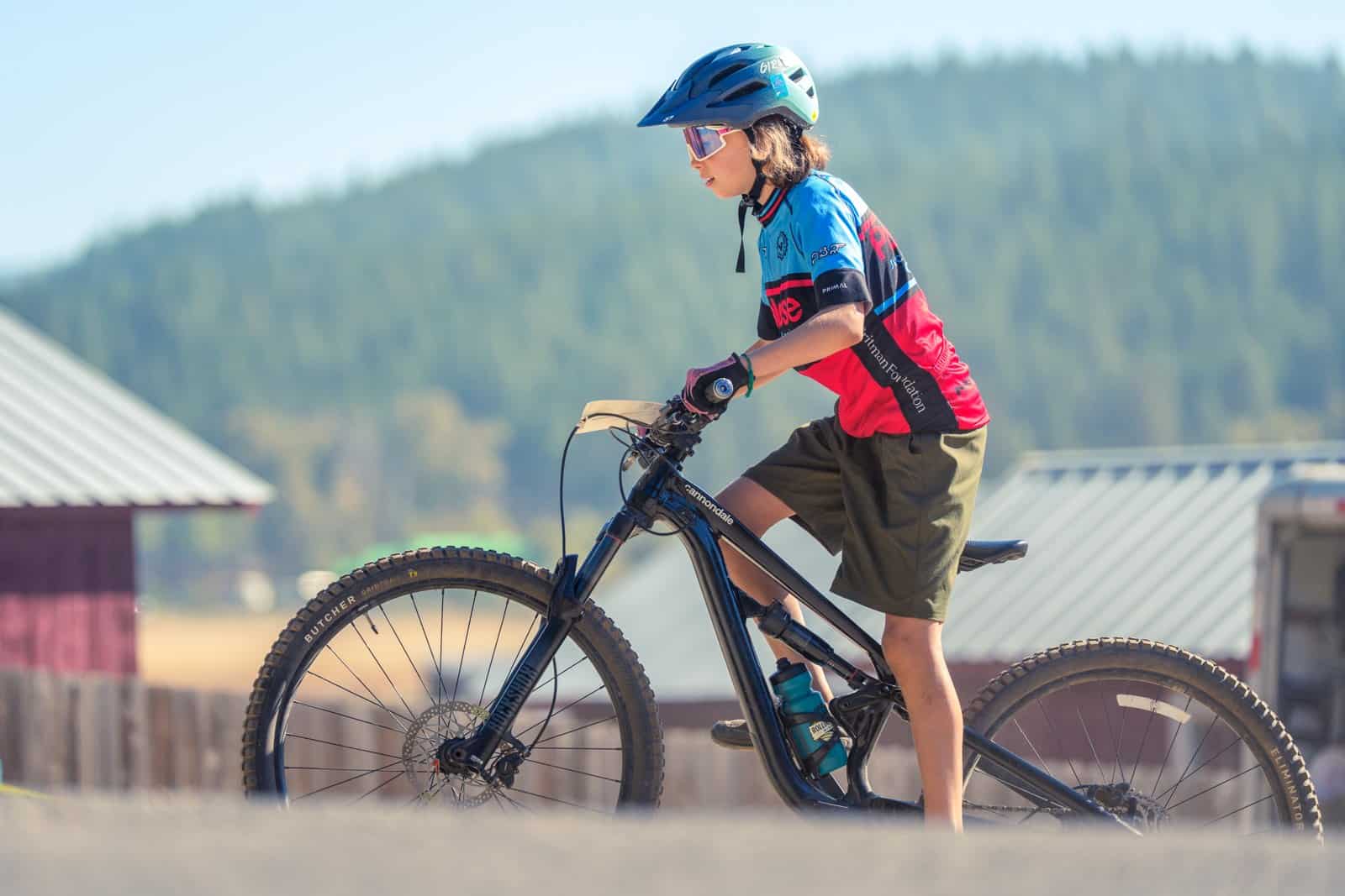 Rider with the ranch and hills behind at the Flying Horseshoe Fall Finale, 2026